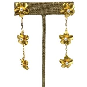 SHASHI, Gold Floral Pearl Bracelet